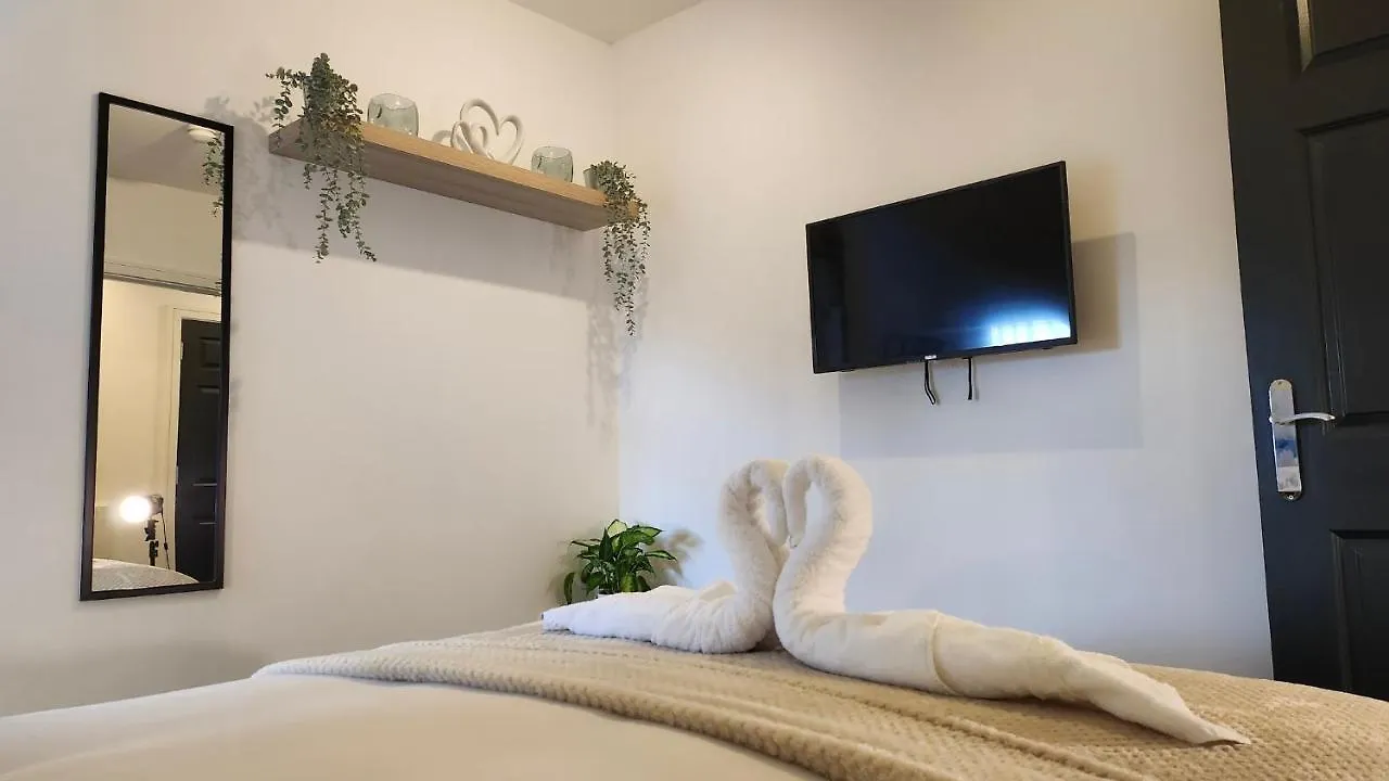 Principality Suites; Three Bed By Property Promise Cardiff Apartment