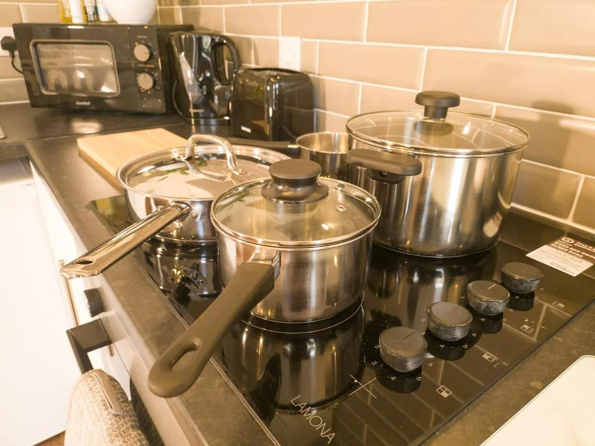 Principality Suites; Three Bed By Property Promise Cardiff 0*,