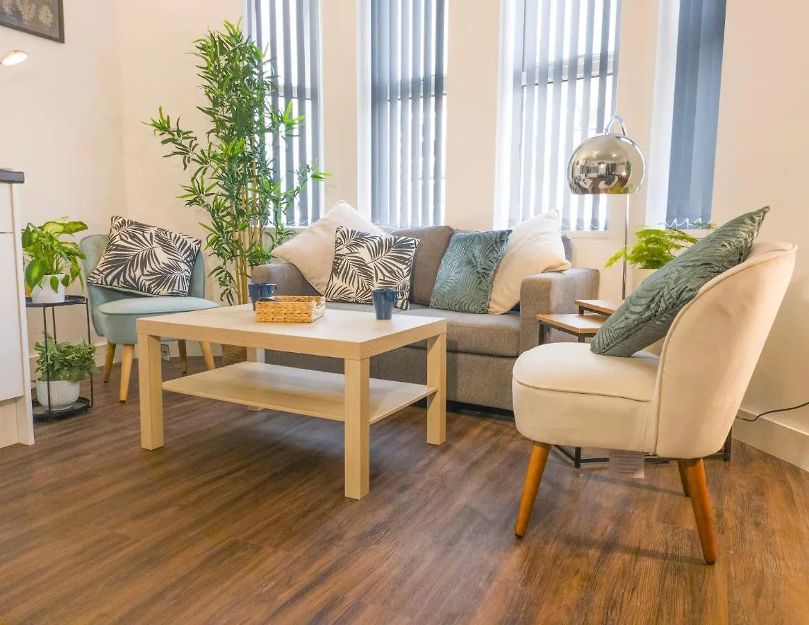 Principality Suites; Three Bed By Property Promise Cardiff Apartment