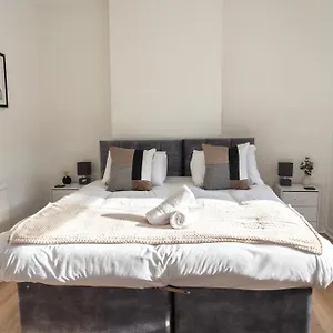 Holiday home Mideyah - 3 Bed Comfy House, Cardiff